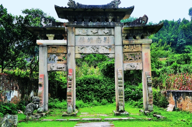 Jingnan Xiongzhan Paifang (Memorial Archway) © Management Office of Tangya Tusi Domain